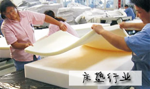 熱熔膠機在家居日用品上應(yīng)用